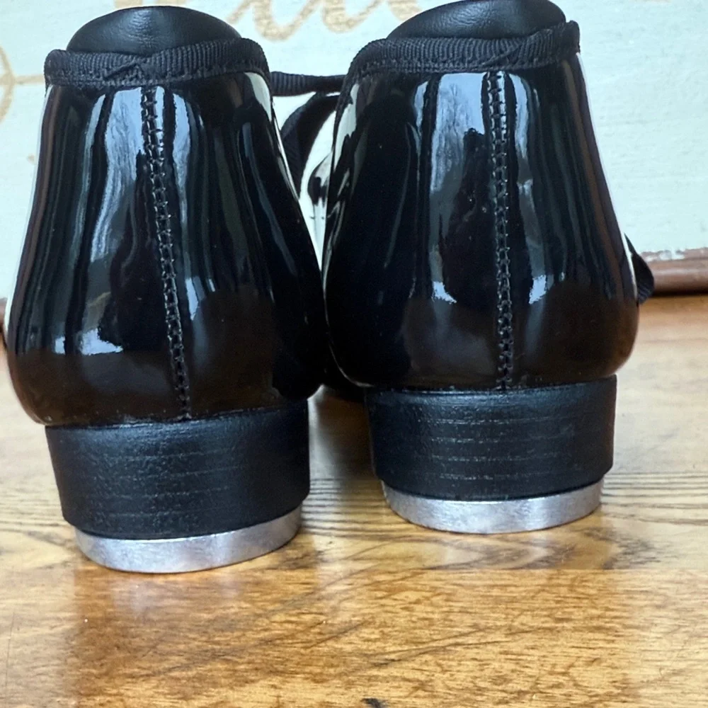Capezio patent blemish tap
